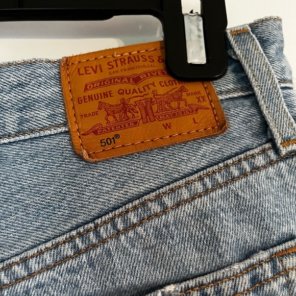 Levi Distressed Denim Shorts - Picture 3 of 6